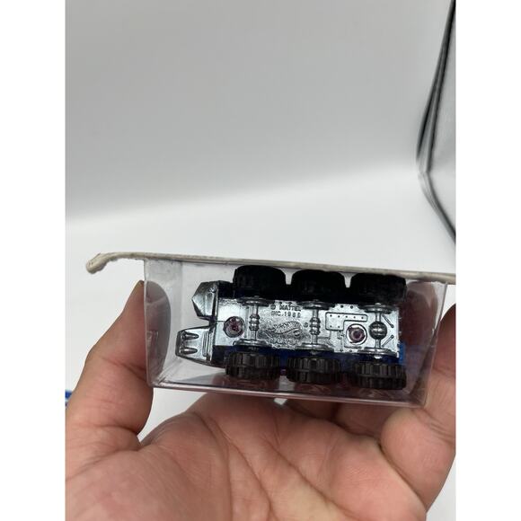 Hot Wheels Buggin' Out Series Radar Ranger Mattel 1:64 Scale Diecast mb721 - Picture 5 of 5